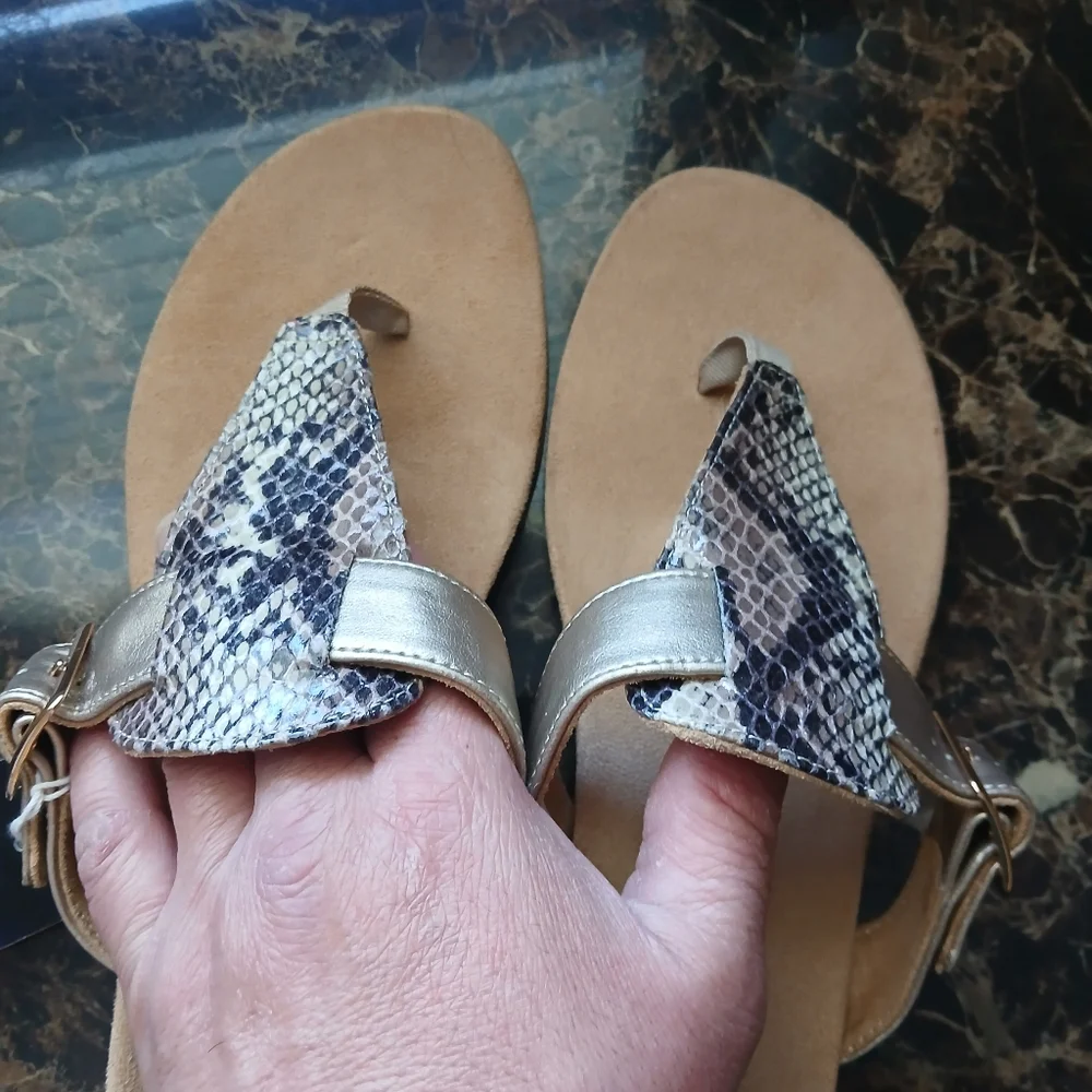Vionic Women's Metallic Gold Snake-Print Thong Sandals